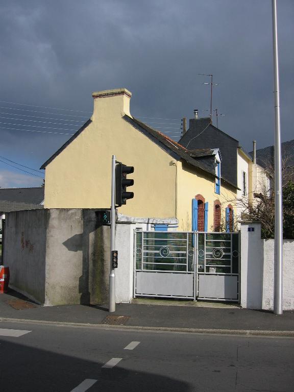 Maison, rue Robert Schuman ; 59, 57 rue Victor Basch (Vannes)