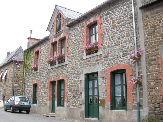 Maison ancienne auberge, 5 rue de l'Abbaye (Hédé fusionnée avec Bazouges-sous-Hédé pour former la commune de Hédé-Bazouges en 2009)