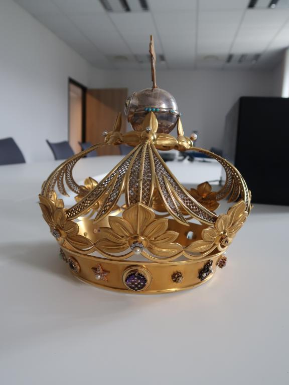 Couronnes de la statue de Notre-Dame de Délivrance, basilique Notre-Dame-de-Délivrance (Quintin)