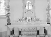 Ensemble du maître-autel : autel, tabernacle, exposition, gradin d'autel, église paroissiale Saint-Pierre, Saint-Paul (Loyat)