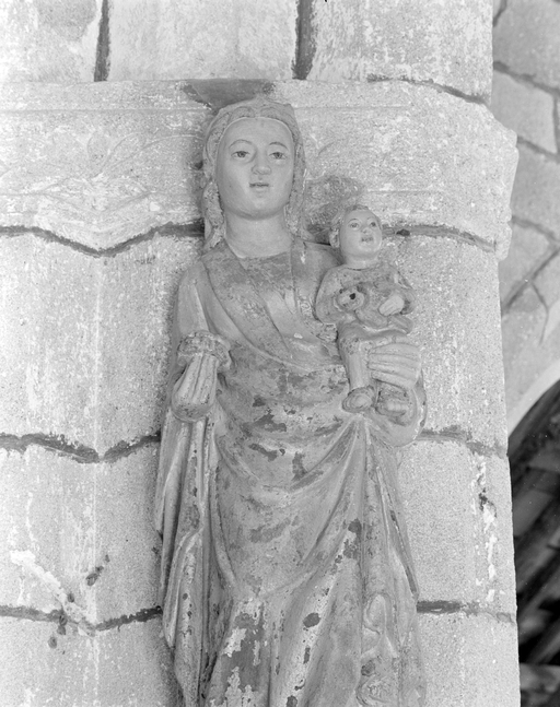 Statue (petite nature) : Vierge à l'Enfant (2), dite à l'oiseau, chapelle Saint-Laurent ou Notre-Dame-de-Bonne-Nouvelle (Goulien)