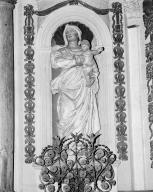 Statue (grandeur nature) : Vierge à l'Enfant, chapelle Notre-Dame-la-Blanche (Theix fusionnée en Theix-Noyalo en 2016)