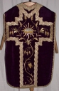 Ornement violet 1 : chasuble, bourse de corporal, étole, manipule, voile de calice