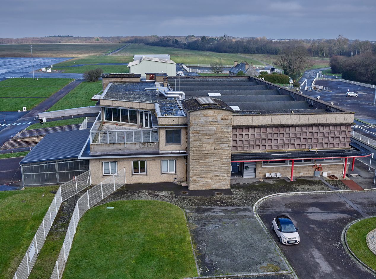 Aéroport de Dinard-Pleurtuit-Saint-Malo, le Bois Thomelin (Pleurtuit)