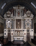 Autel, retable, tabernacle, gradins d'autel (2), (maître-autel, autel tombeau, retable architecturé, tabernacle à ailes), église paroissiale Notre-Dame-de-Lorette (Séglien)