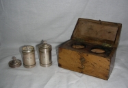 Ampoule aux saintes huiles, ampoule à huile des catéchumènes et leur boîte (Dompierre-du-Chemin fusionnée en Luitré-Dompierre en 2019)