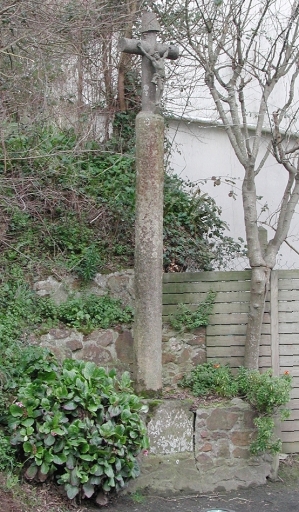 Croix de chemin, rue de la Côte des bruyères (Saint-Michel-en-Grève)