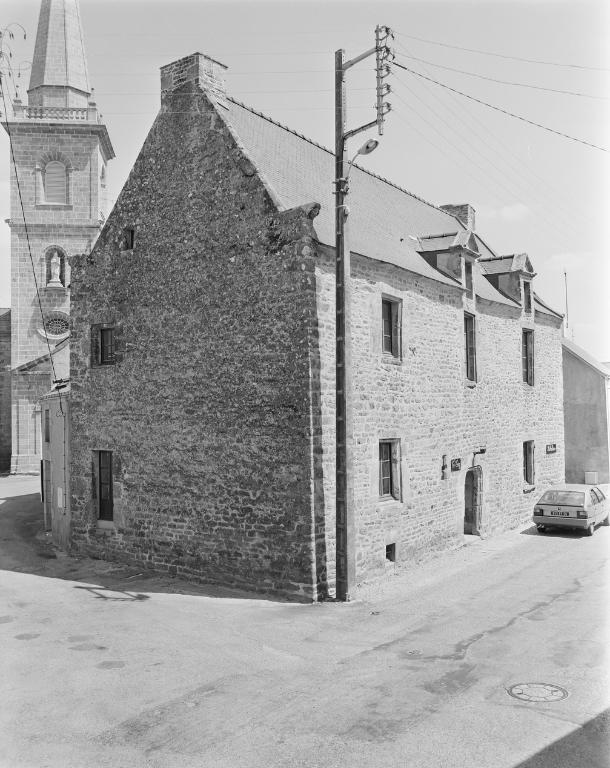 Maison ty teiz, rue de Surzur (Theix fusionnée en Theix-Noyalo en 2016)