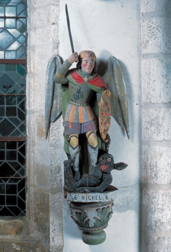 Groupe sculpté : Saint Michel