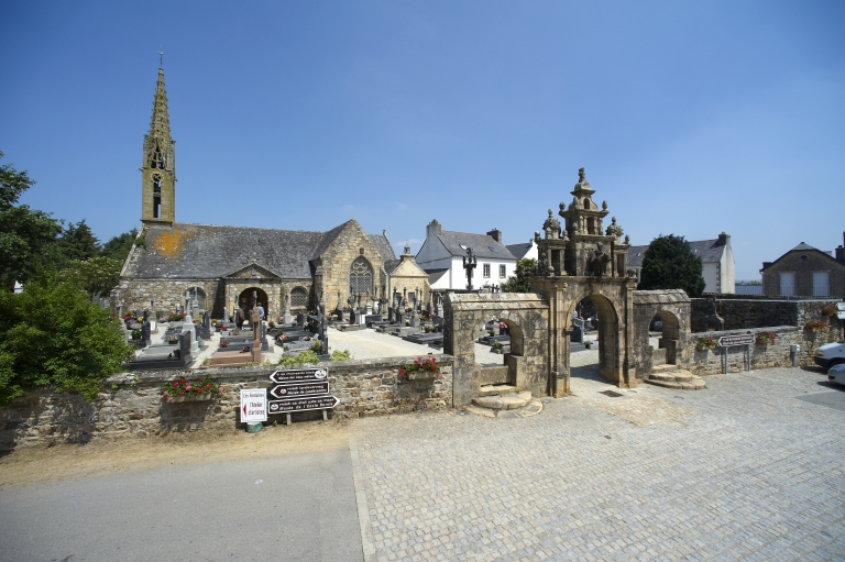 Enclos paroissial et église Saint-Pierre, Saint-Paul et Sainte-Geneviève (Argol)