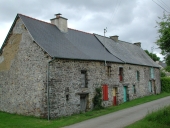 Alignement de maisons, les Rues Malo (Paimpont)