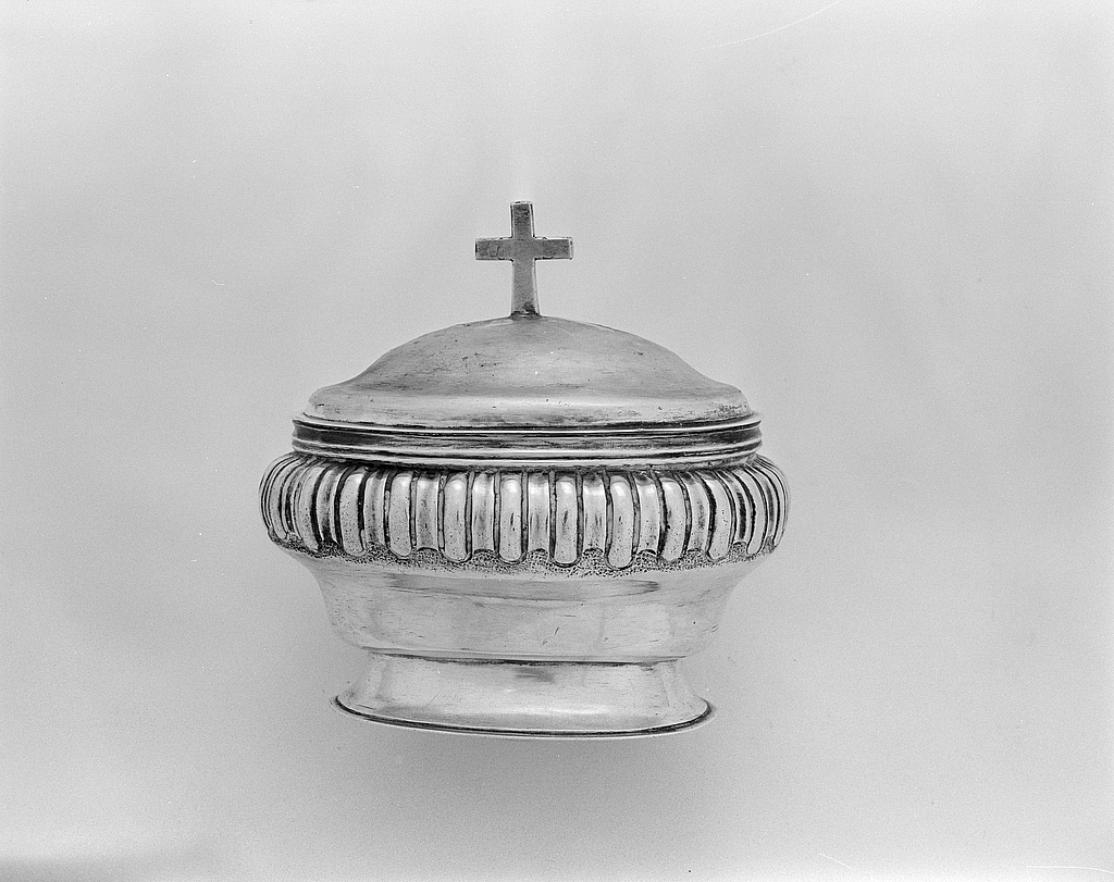Boîte aux saintes huiles, église paroissiale Saint-Colomban (Plougoulm)