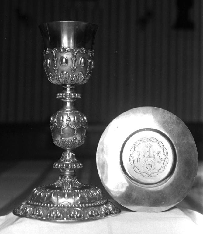 Calice, patène (3), église paroissiale Saint-Collodan, Saint-Guénolé (île de Sein)