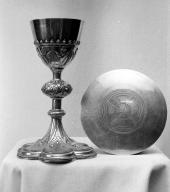 Calice, patène (2), église paroissiale Saint-Martin (Forges-la-Forêt)