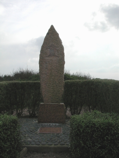 Ensemble commémoratif : stèle de Bilfot, Pointe de Bilfot (Plouézec)