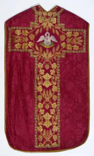 Ornement rouge 1 : chasuble, étole, manipule, voile de calice