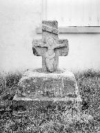 Croix de chemin, dite Croix aux Morts, la Croix Fleurie (Ploërmel)