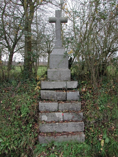 Croix de chemin, près des Grandes Maisons (Tressé fusionnée en Mesnil-Roc'h en 2019)