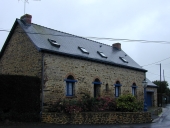 Mairie et écoles sur la commune de La Selle-Guerchaise