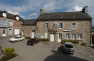 Mairie et Poste, 7 Place de la Mairie (Gahard)