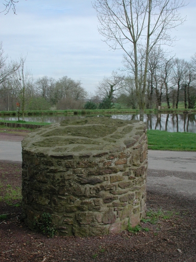 Puits, rue des 2 Fontaines (Treffendel)