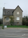 Maison et station service, actuellement boulangerie, 96 et 98 rue de Saint-Brieuc (Rennes)