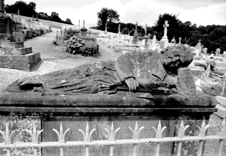 Tombeau, cimetière (Châteauneuf-du-Faou)