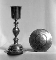 Calice, patène (2), église paroissiale Saint-Caradec (Saint-Caradec-Trégomel)