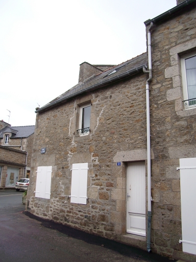 Maison (à gauche), 2 rue des Sciaux (Saint-Jacut-de-la-Mer)