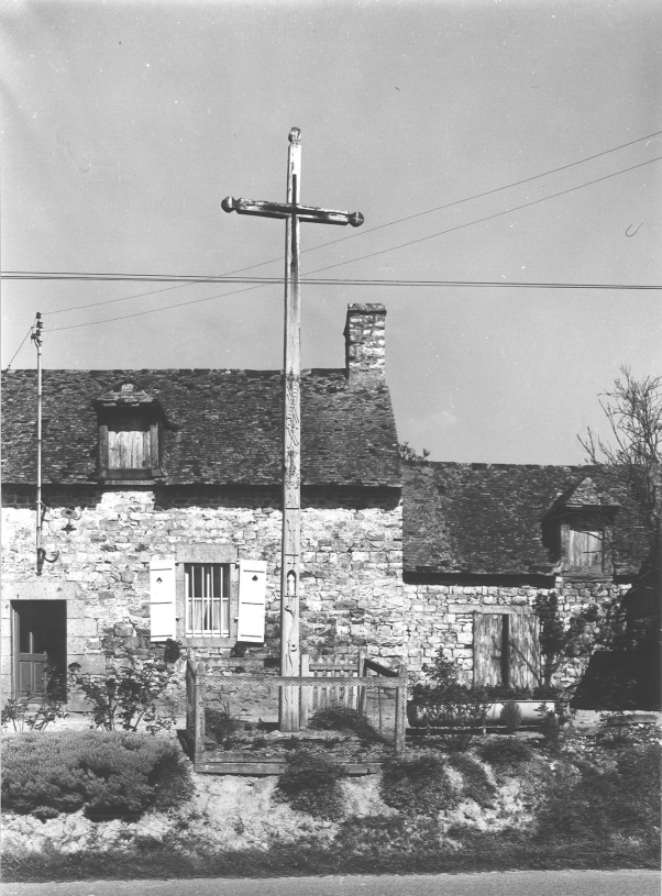 Croix monumentale, Launay Padoue (Billé)