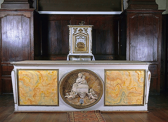 Ensemble du maître-autel (autel, tabernacle, exposition) : Vierge à l'Enfant : Translation de la Santa Casa à Lorette