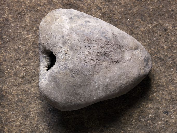 Urne cinéraire, église Saint-Pierre (Sérent)