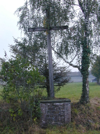 Croix de chemin, près de la Maison Neuve (Brielles)