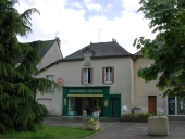 Maison à boutique, 4 Place Jane Beusnel (Montgermont)