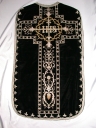 Ornement noir 2 : chasuble, bourse de corporal, étole, manipule, voile de calice, étole pastorale