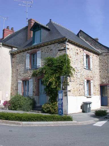 Maison, 2 avenue de l'Eglise (Rannée)