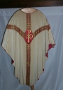Ornement blanc 3 : chasuble, étole, voile de calice, conopée, voile