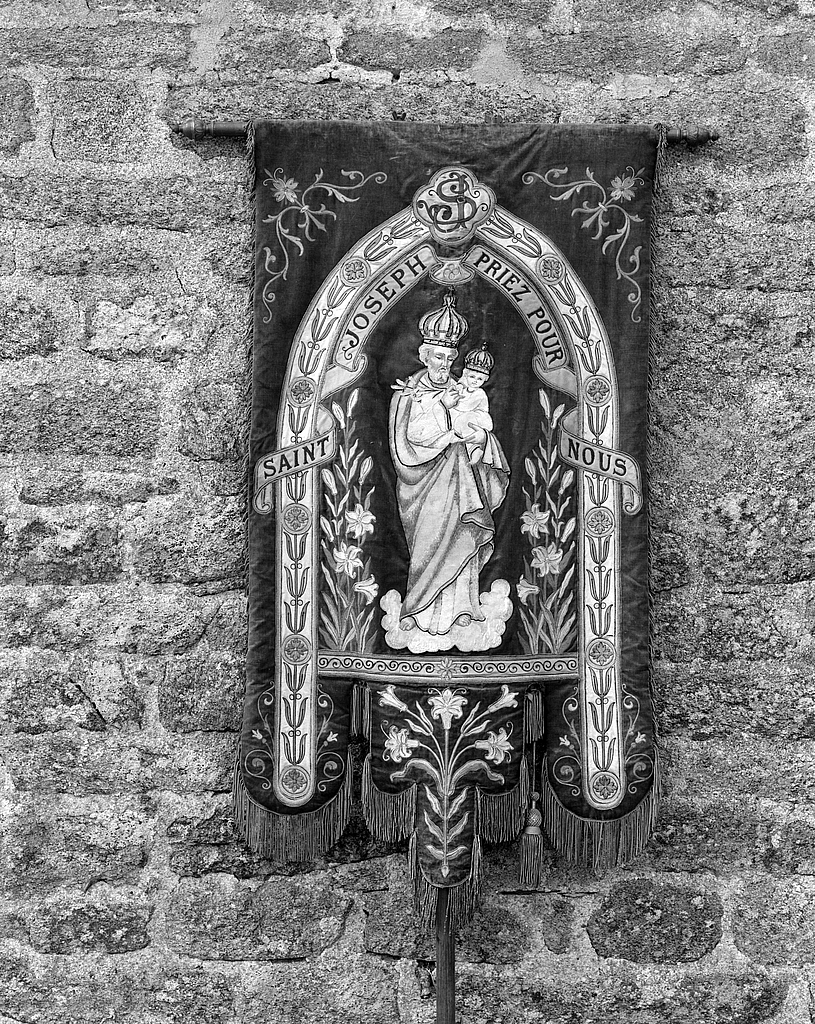 Bannière de procession (anciennement numéro 1) : saint Joseph, Vierge de Miséricorde, église paroissiale Saint-Magloire (Mahalon)