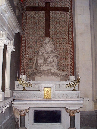 Ensemble de l'autel des morts : autel, tabernacle, 2 gradins, peinture monumentale