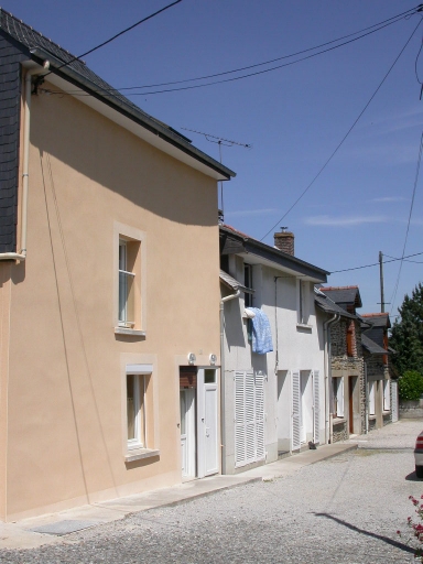 Alignement de maisons, impasse du Calvaire (Domloup)