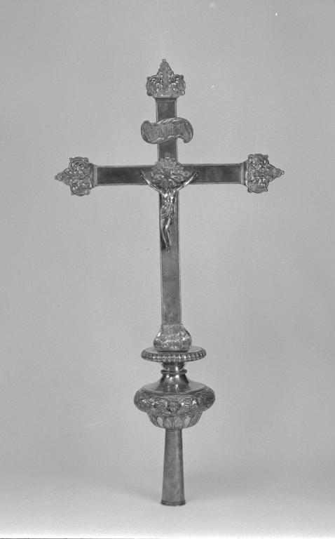 Croix de procession, église paroissiale Saint-Denis (Saint-Gravé)