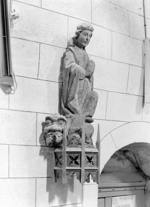 Statue (d'applique, petite nature) : sainte Marguerite issant du ventre du dragon, église Saint-Jean-Baptiste (Le Croisty)