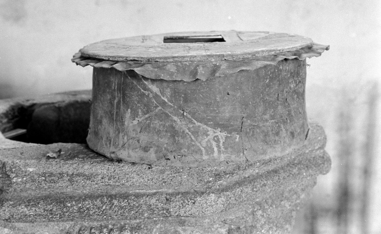 Cuvette des fonts baptismaux, église paroissiale Saint-Jean-Baptiste (Plourac'h)