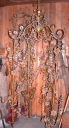 Ensemble d'une exposition et d'une paire de chandeliers d'église
