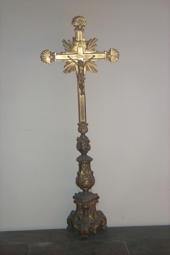 Garniture d'autel : croix d'autel, 6 chandeliers d'autel (Maure-de-Bretagne fusionnée en Val d'Anast en 2017)