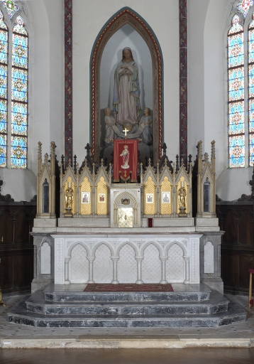 Le maître-autel : autel, retable, tabernacle, gradin d'autel et degrés d'autel