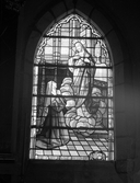 Verrière de la baie 2 : Apparition du Sacré-Cœur à Marguerite-Marie Alacoque, chapelle Saint-Golven, le Vieux-Bourg (Taupont)