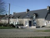 Alignement de 5 maisons, la Flaudaie (Bonnemain)