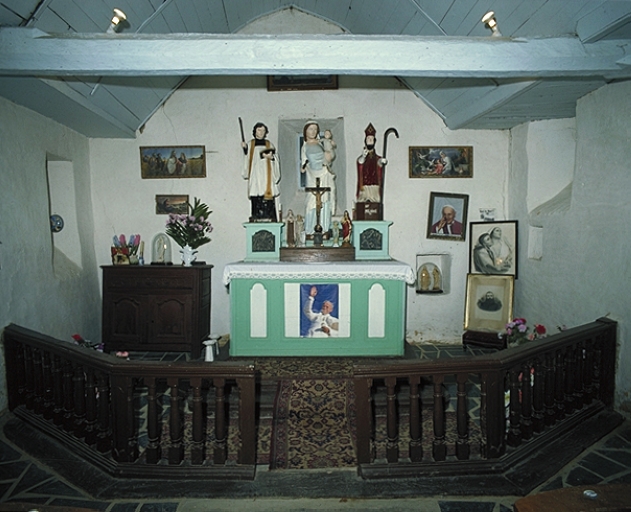Ensemble du maître-autel (autel, 2 degrés, 2 gradins), Saint-Melaine (Maure-de-Bretagne fusionnée en Val d'Anast en 2017)