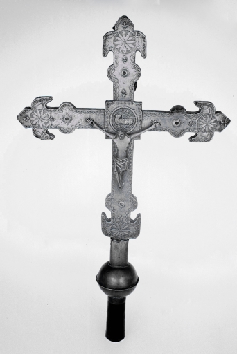 Croix de procession, église paroissiale Notre-Dame (Montreuil-des-Landes)